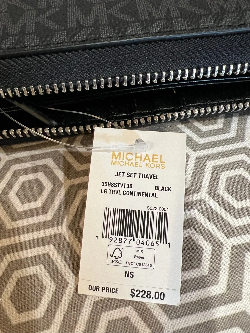 MICHAEL Michael Kors Black LG TRVL continental wallet with detachable strap